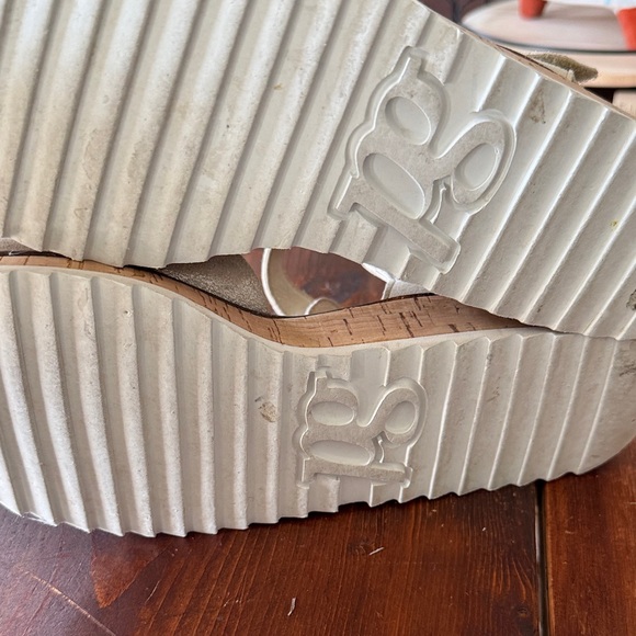 Paul Green Cream Crossover Platform Sandals with Ankle Strap - Picture 5 of 8